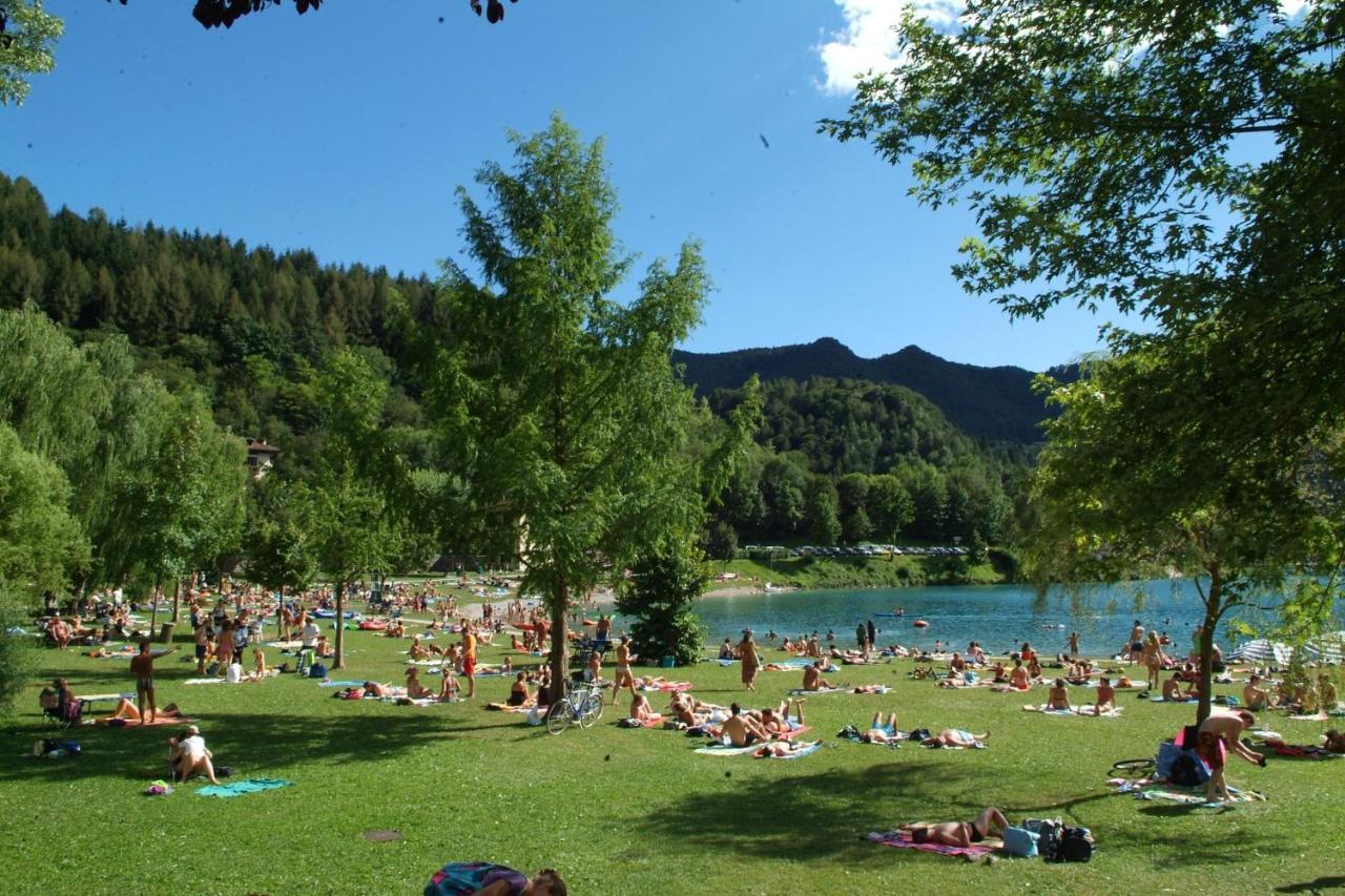 Family Wellness Camping Al Sole Molina di Ledro Bagian luar foto