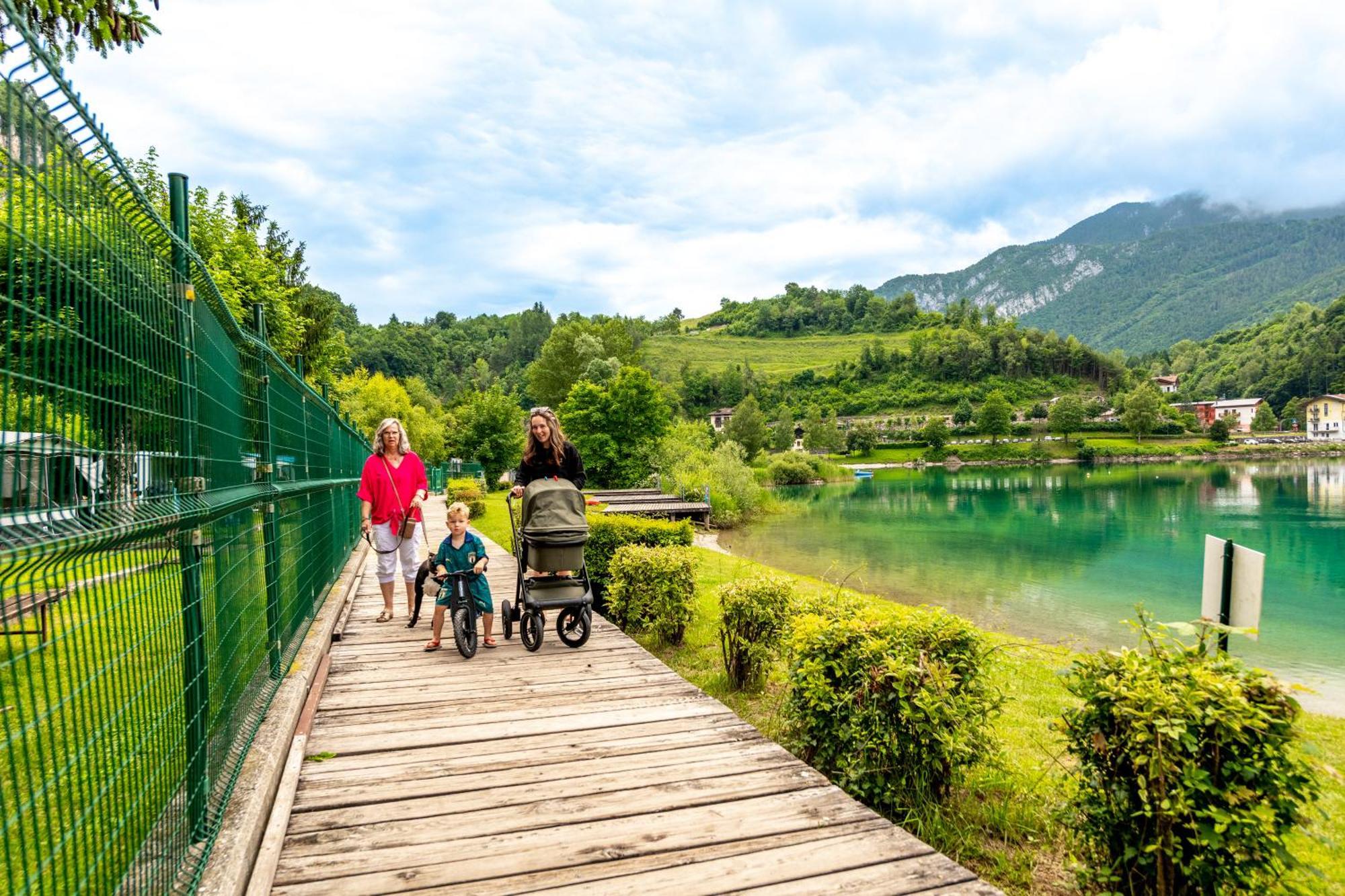 Family Wellness Camping Al Sole Molina di Ledro Bagian luar foto