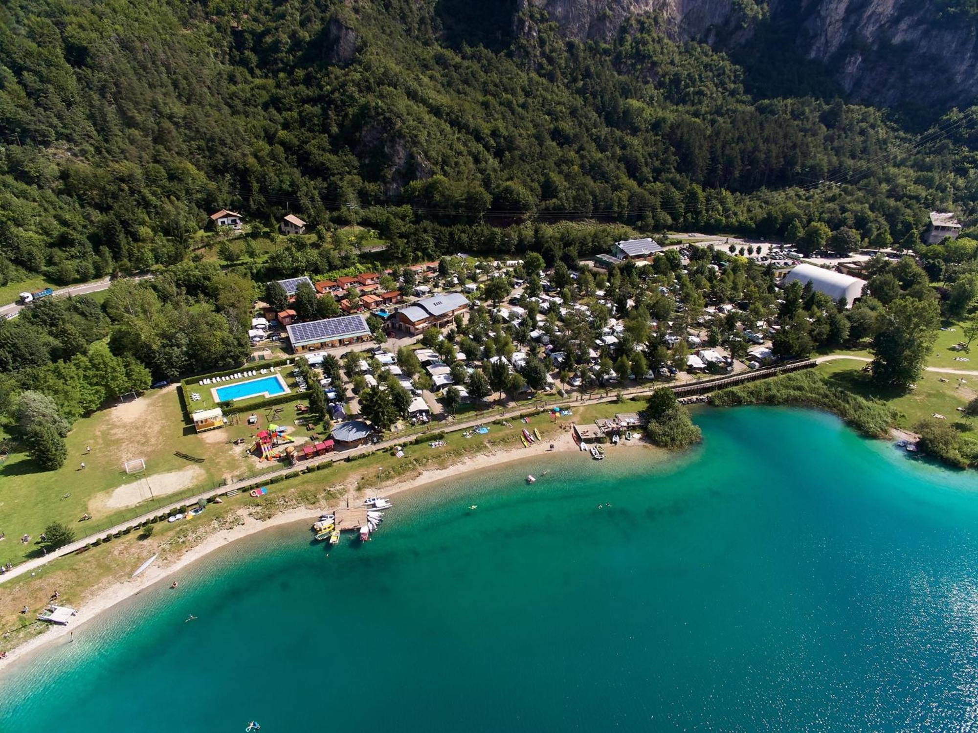 Family Wellness Camping Al Sole Molina di Ledro Bagian luar foto